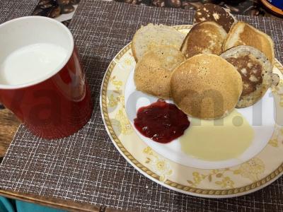 Mėlynių blynai pusryčiams pagrindine nuotrauka