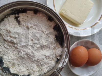 Obuolių pyragėliai keptuvėje Žingsnis 1