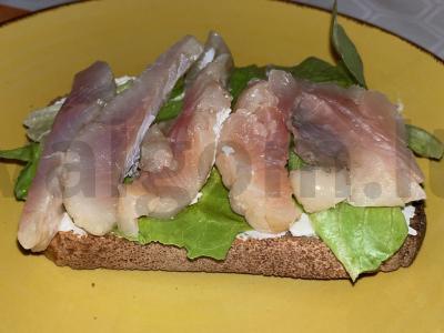 Krustingas tostukas su upėtakiu pagrindine nuotrauka