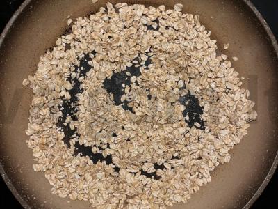 Pomidorų avižinė košė su kiaušiniu pusryčiams Žingsnis 1