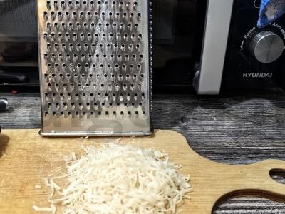 Kiaulienos kepsnys su sūrio plutele ir pomidoru Žingsnis 6