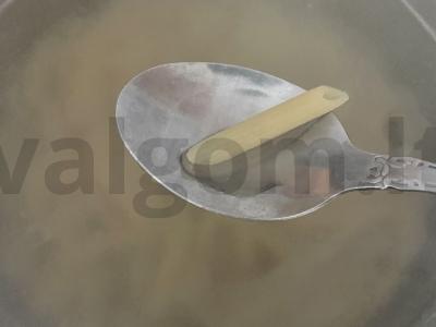 Makaronai grietinėlės ir česnako padaže Žingsnis 3