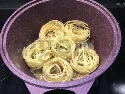 Makaronų lizdai su vištiena Žingsnis 4