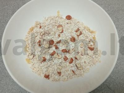 Grūdų batonėliai su džiovintomis spanguolėmis, razinomis ir lazdyno riešutais Žingsnis 3