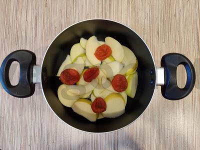 Šviežių obuolių ir džiovintų abrikosų kompotas Žingsnis 2