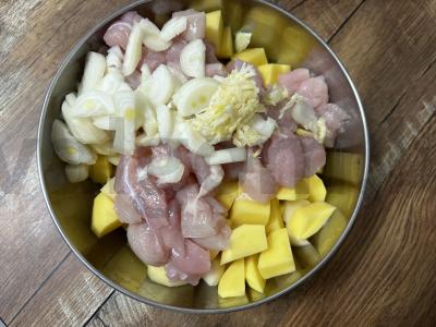 Kepta bulvė su vištiena grietinėje Žingsnis 3