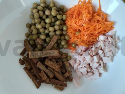 Salotas su morkomis, sausainiais ir žirneliais Žingsnis 4