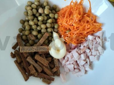 Salotas su morkomis, sausainiais ir žirneliais Žingsnis 5