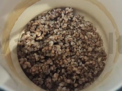 Grikių košė su kepta dešra ir svogūnais Žingsnis 3