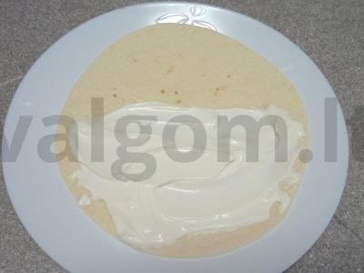 Tortilija su sūrio dešra, kukurūzais ir sūriu Žingsnis 1