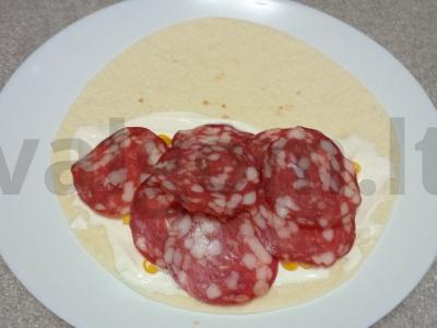 Tortilija su sūrio dešra, kukurūzais ir sūriu Žingsnis 3