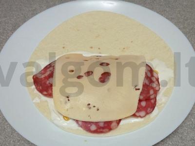 Tortilija su sūrio dešra, kukurūzais ir sūriu Žingsnis 4