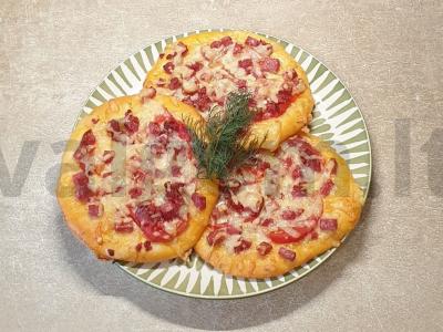 Aštrus pica su aštriu padažu pagrindine nuotrauka