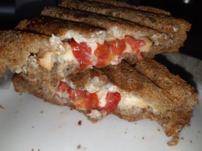 Sumuštinis su rūkytu sūriu pagrindine nuotrauka