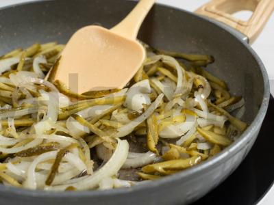 Sultinys su kopūstais ir dešromis Žingsnis 4