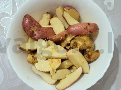 Bulvės su odele, keptos su česnaku Žingsnis 2