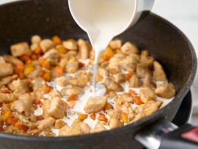 Vištienos troškinys su morkomis ir svogūnais Žingsnis 4