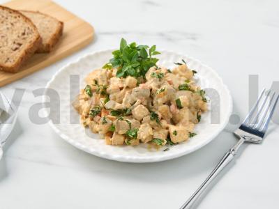 Vištienos troškinys su morkomis ir svogūnais pagrindine nuotrauka