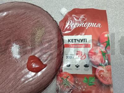 Kiaulienos šonkauliai su kečupu, kepti su cukinija Žingsnis 2