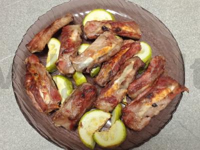 Kiaulienos šonkauliai su kečupu, kepti su cukinija Žingsnis 6