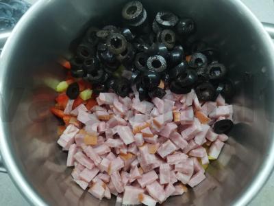 Salotos su pupelėmis, alyvuogėmis ir saldžiaisiais pipirais Žingsnis 3