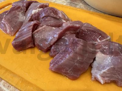 Troškinta bulvė su elniena lėtoje viryklėje Žingsnis 2