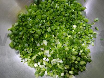 Salotos su žaliu svogūnu ir grietine Žingsnis 3