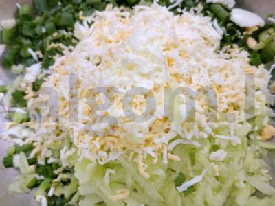 Salotos su žaliu svogūnu ir grietine Žingsnis 7