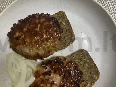 Kvapnūs smulkinti kotletai ant pilno grūdo duonos Žingsnis 4