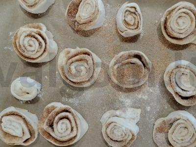 Cinamoninės bandelės su rauginiu Žingsnis 5