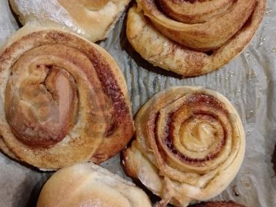 Cinamoninės bandelės su rauginiu Žingsnis 6