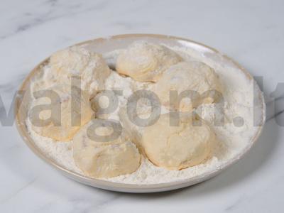 Varškės sūreliai su razinomis Žingsnis 5