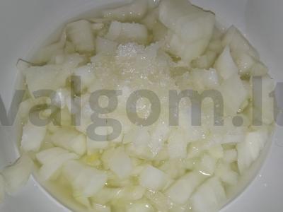 Vištienos krūtinėlės, bulvių ir marinuotų agurkų salotas Žingsnis 4