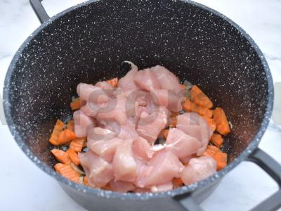 Vištienos ir bulvių troškinys Žingsnis 3