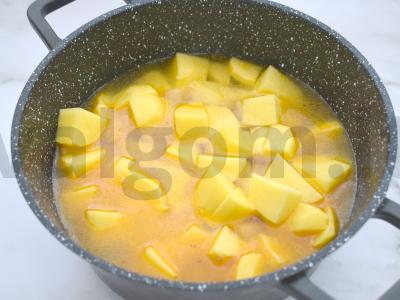 Vištienos ir bulvių troškinys Žingsnis 5