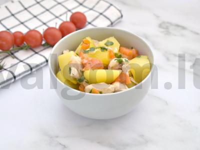 Vištienos ir bulvių troškinys pagrindine nuotrauka