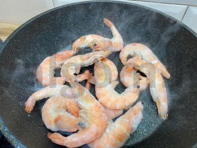 PP salotas su agurkais ir krevetėmis Žingsnis 1