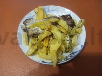 Bulvės su šonkauliais ir „Baziliko“ padažu pagrindine nuotrauka