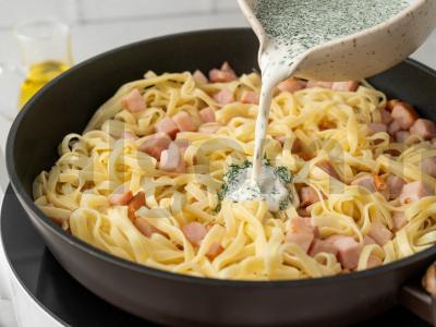 Makaronai su karbonaidu česnako padaže Žingsnis 7