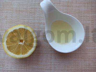 Bananų kokteilis su persikų sultimis Žingsnis 1