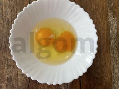 Sumuštinis su kiaušiniu ir dešrelėmis pusryčiams Žingsnis 1