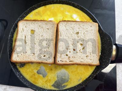 Sumuštinis su kiaušiniu ir dešrelėmis pusryčiams Žingsnis 5