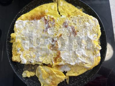 Sumuštinis su kiaušiniu ir dešrelėmis pusryčiams Žingsnis 6