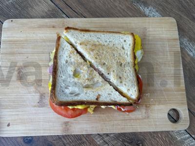 Sumuštinis su kiaušiniu ir dešrelėmis pusryčiams Žingsnis 12