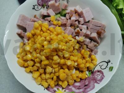 Salotas su kukurūzais ir lašiniais Žingsnis 2