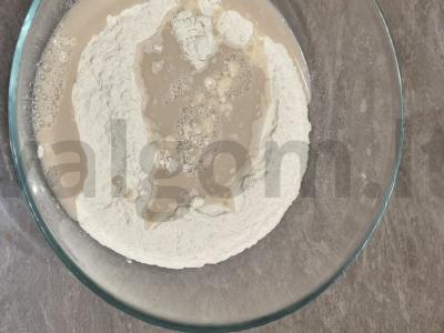 Namų pica ant pūkuoto tešlos Žingsnis 1