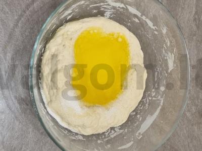 Namų pica ant pūkuoto tešlos Žingsnis 4