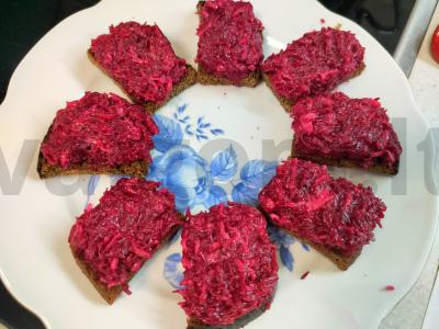 Silkės sumuštiniai su sūriu ir burokėliais Žingsnis 6