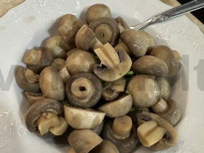 Marinuoti pievagrybiai su kalendra Žingsnis 1