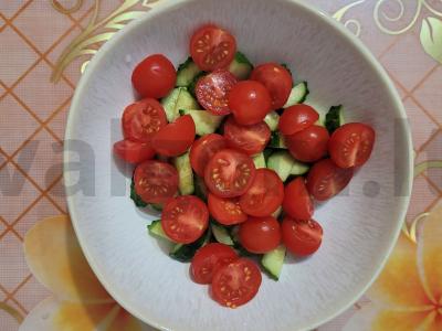 Vasaros salotos su agurkais ir vyšniniais pomidorais Žingsnis 2